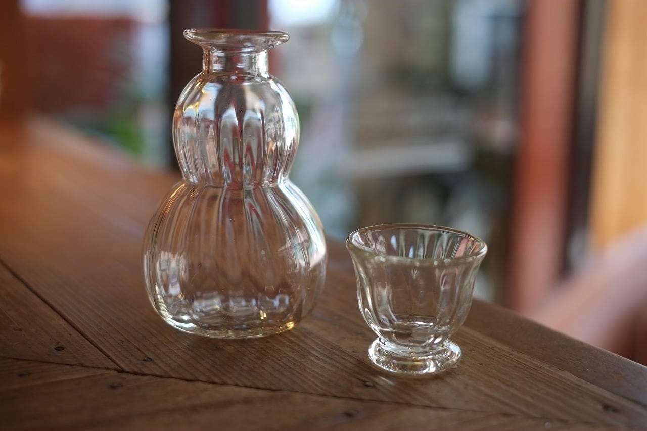 ガラス工芸作家　郡和子作　酒器　ぐい呑み　２点セット ガラス工芸作家 郡和子作 酒器 ぐい呑み 2点セット ガラス工芸作家
