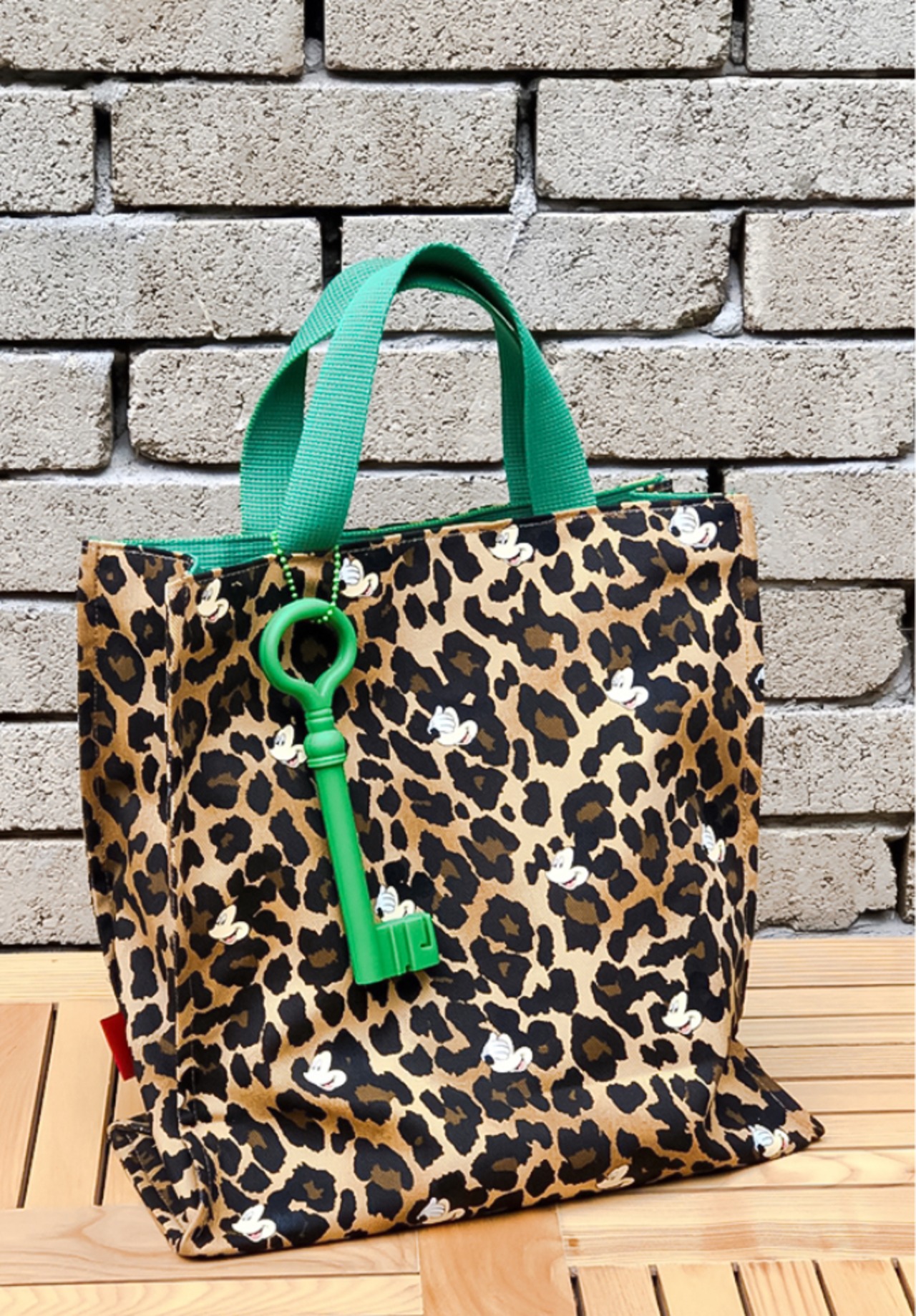 ヒョウ柄 バッグ　グリーン ライセンス商品