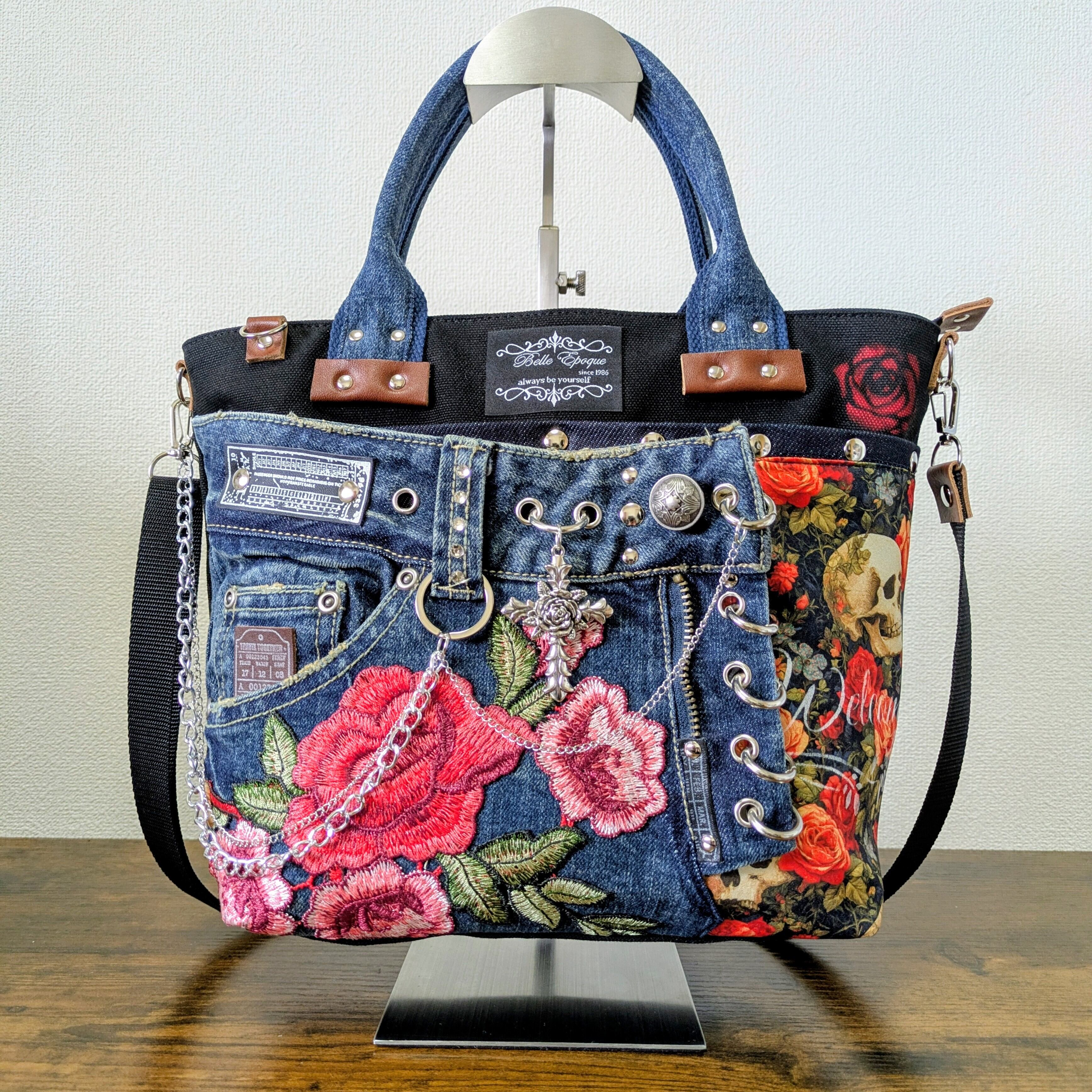 デニムリメイク✖︎本革　2wayハンドバッグ　刺繍花柄　チャーム 底板底鋲付き 一点物 デニムリメイク 2wayバッグ ロック＆ゴシック 薔薇 十字架