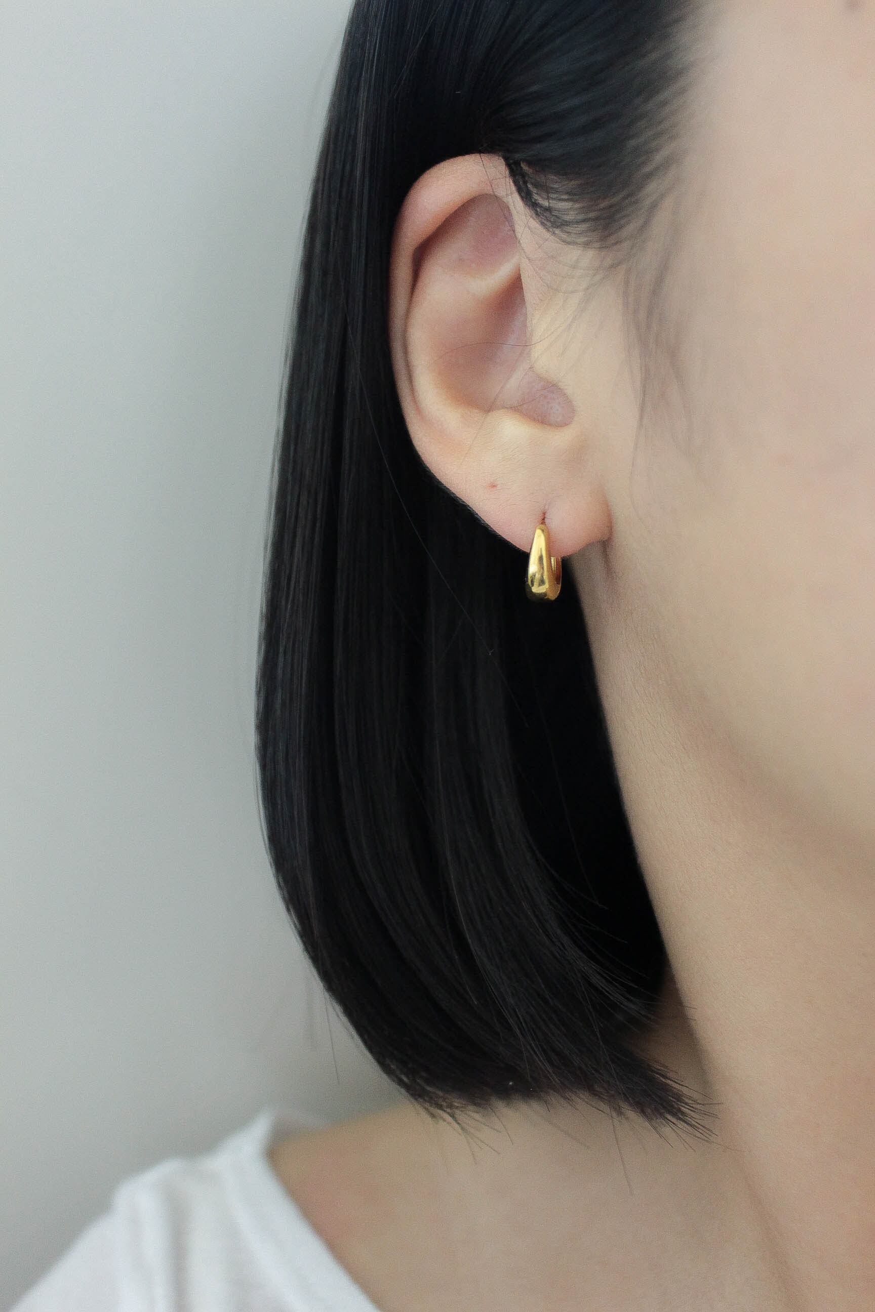 no.037 エメラルドとオニキスのdrop hoop