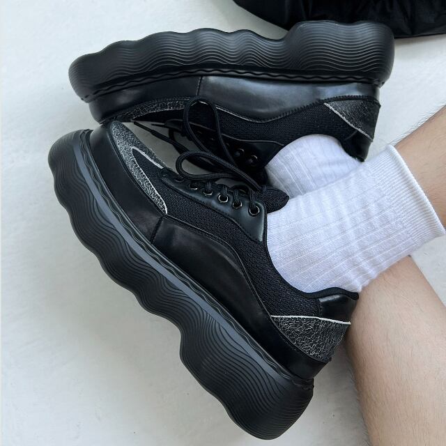 【予約販売】スニーカー シューズ ゴツ底 メンズ レースアップ 異素材 厚底 シンプル 靴 デザイン ブラック 黒 お洒落 カジュアル シック 韓国 トレンド 24cm/24.5cm/25cm/25.5cm/26cm/26.5cm