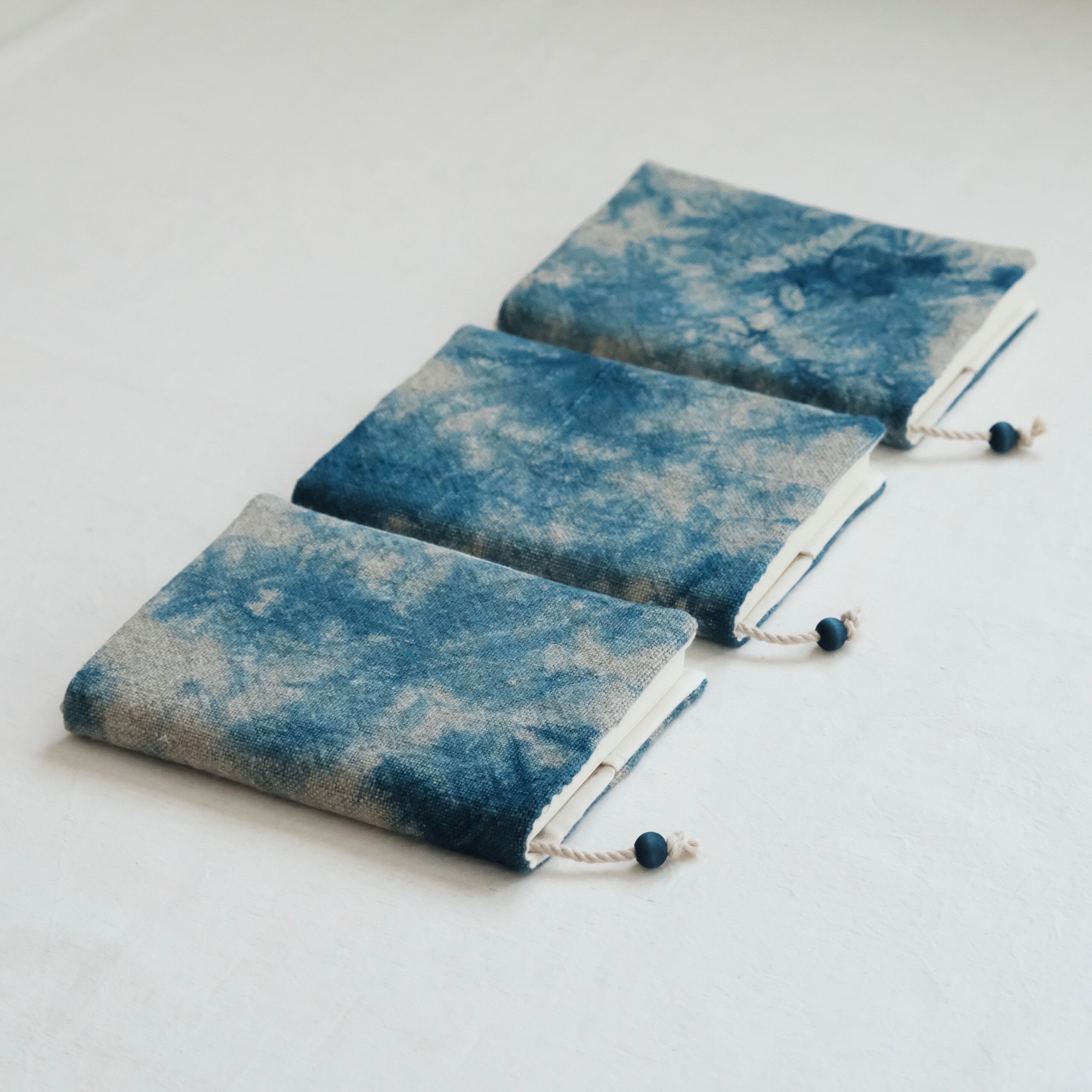 藍染めリネンのブックカバー〈 斑 〉 #03