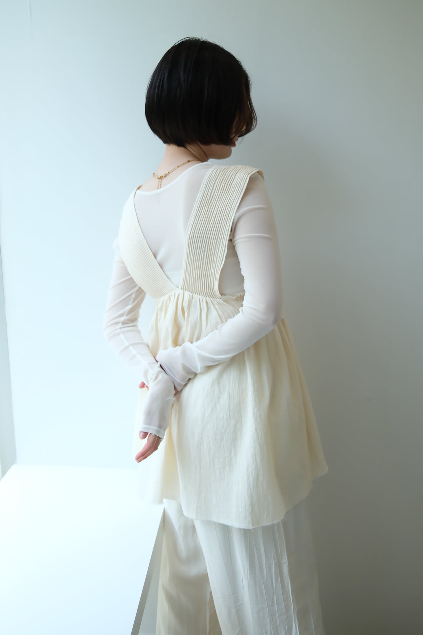 Hella ヘラ　cotton crepe gather top Ivory Hella cotton crepe gather top コットンクレープギャザートップス