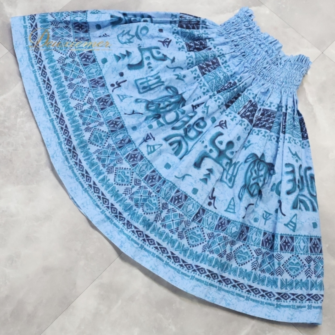 フラダンス 衣装 パウスカート ブルー系 ワントーン シンプル シングル カヒコ柄 かわいい 華やか 鮮やか 明るい 爽やか 水色 ハワイアン アロハ ハワイアンプリント フラ ダンス レッスン 練習 おしゃれ かわいらしい 踊り 軽やか