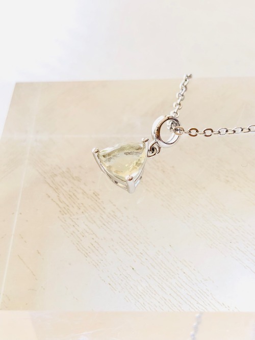 カルマの浄化✴︎リビアングラスのネックレス(シルバー枠)