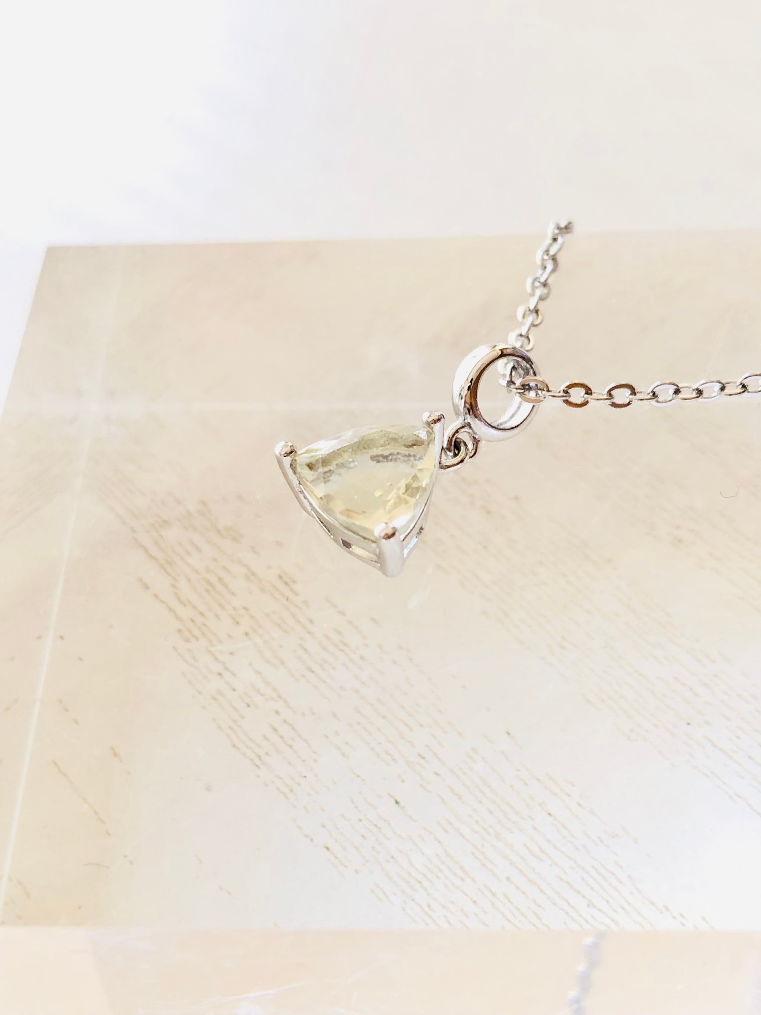 カルマの浄化✴︎リビアングラスのネックレス(シルバー枠)