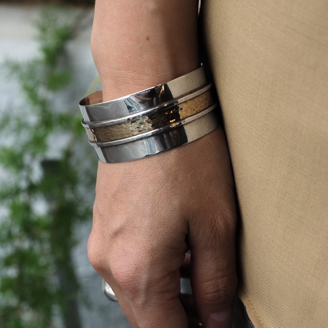 80-90s Two-tone Hammered Cuff