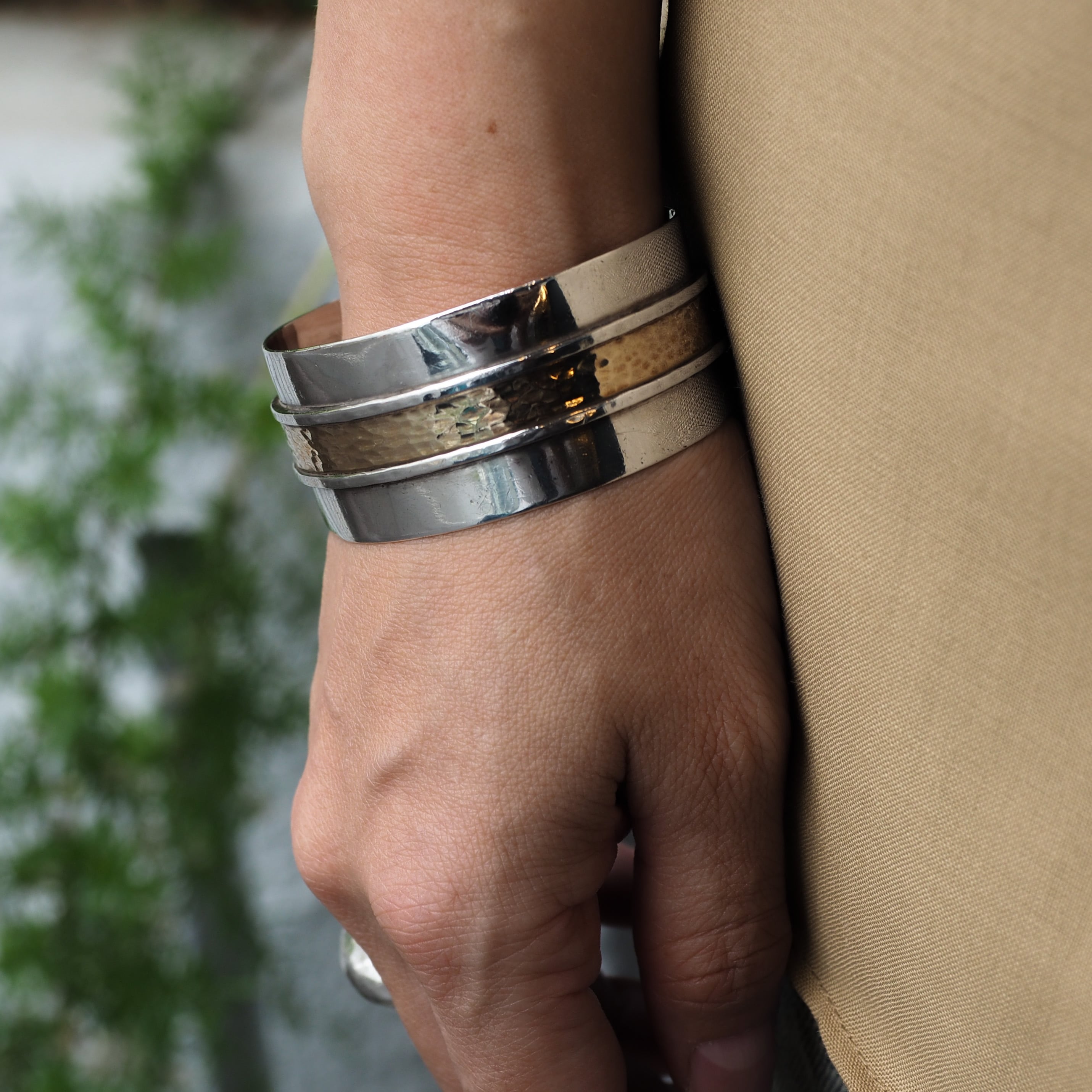 80-90s Two-tone Hammered Cuff