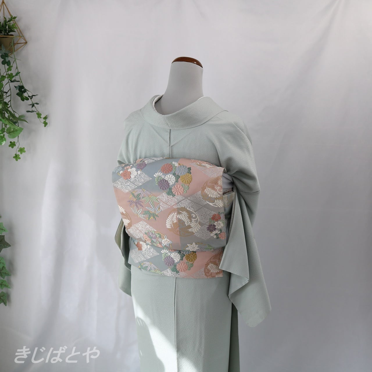 正絹 青白磁に刺繍の付け下げ 紋入 袷 | きじばとや 正絹 青白磁に刺繍の付け下げ 紋入 袷 | きじばとや