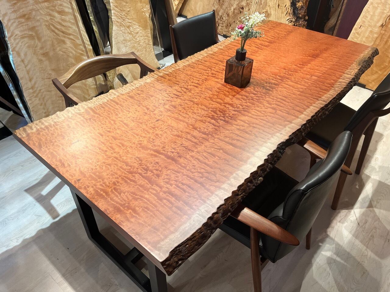 モアビ 玉杢 一枚板 2050×880-890×45 20267-1 | 千年家具 - 一枚板