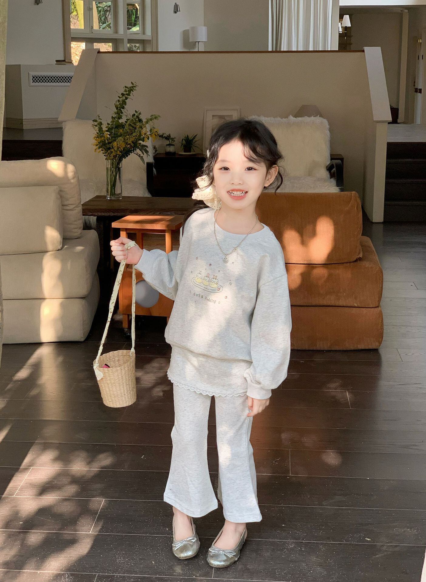 スカート付フレアパンツ×イラストトレーナー　セットアップ