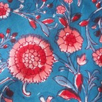 ブロックプリント生地【50cm単位】インド綿 花柄 ブルー×ピンク #24355-BL1