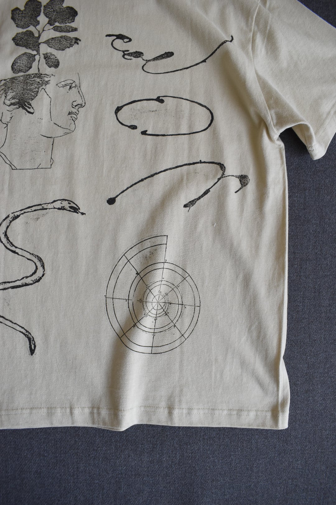 即納】physis block-printed Tshirt / sand beige | physis (ピュシス)