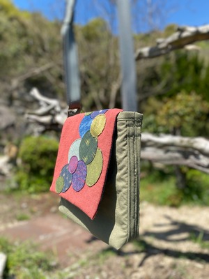 絣手作りアートショルダーバッグ　現品お届け