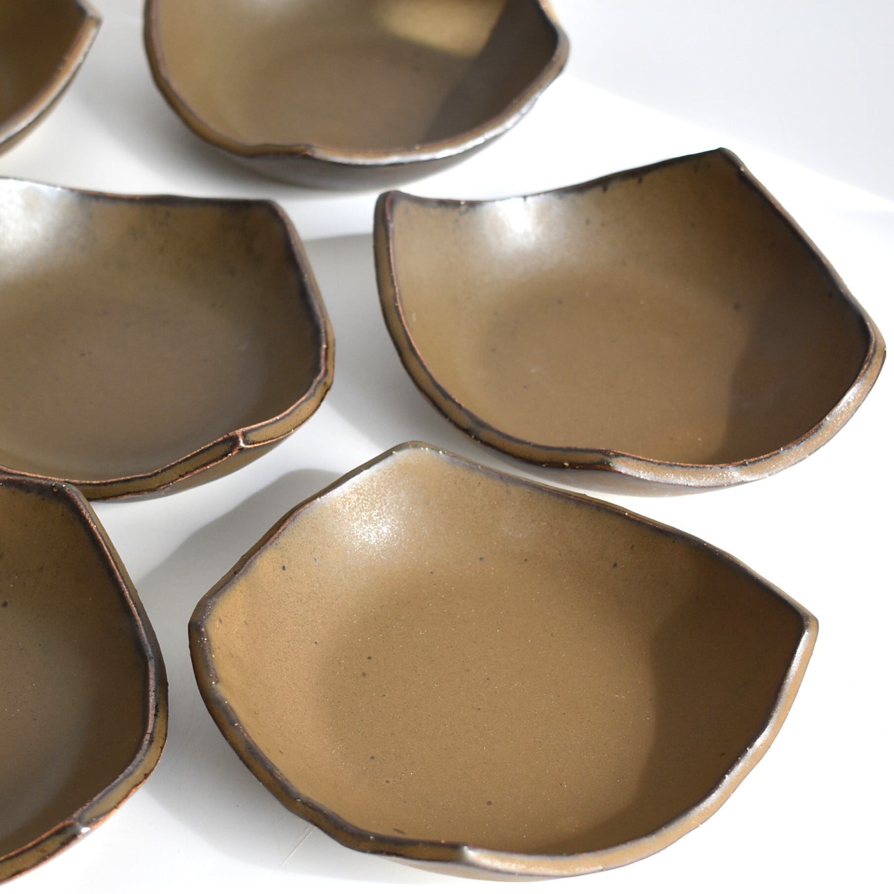 四角中皿 (黒/錆/アンティーク/白御影土) | cherie aimer trip（シェリ