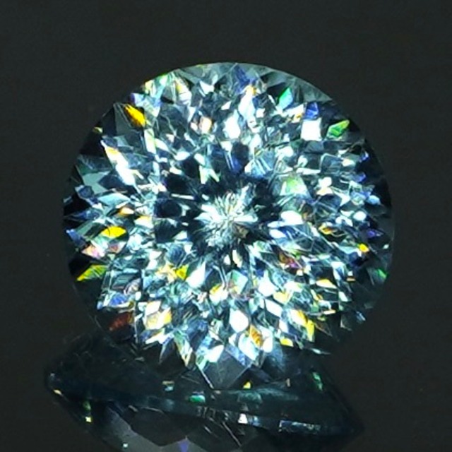 【DISCOVERY】Bright Brilliant Cut®︎ “160 Facets” 0.65ct Natural Blue Zircon