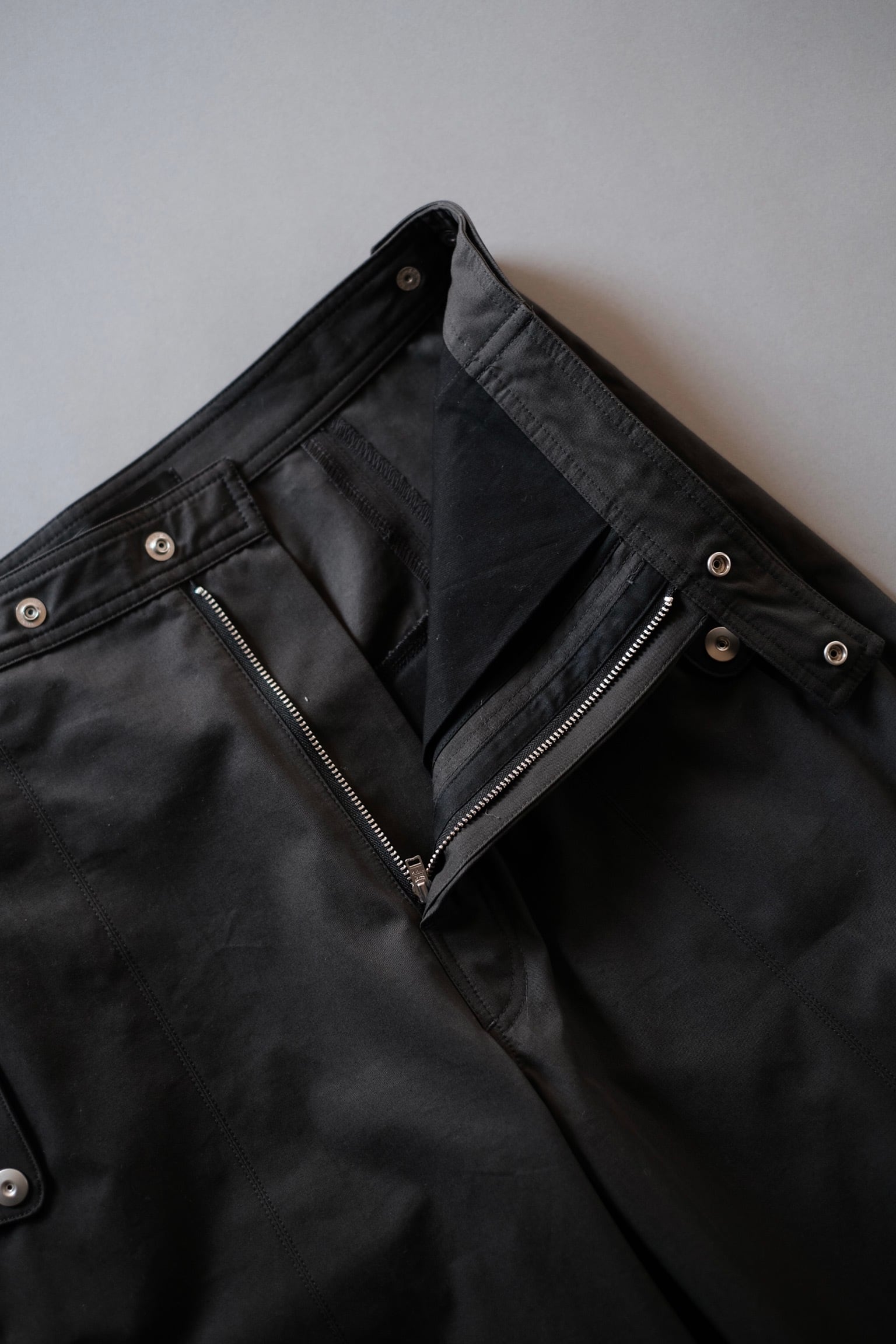 OMAR AFRIDI / CAROL TROUSERS | LIVING