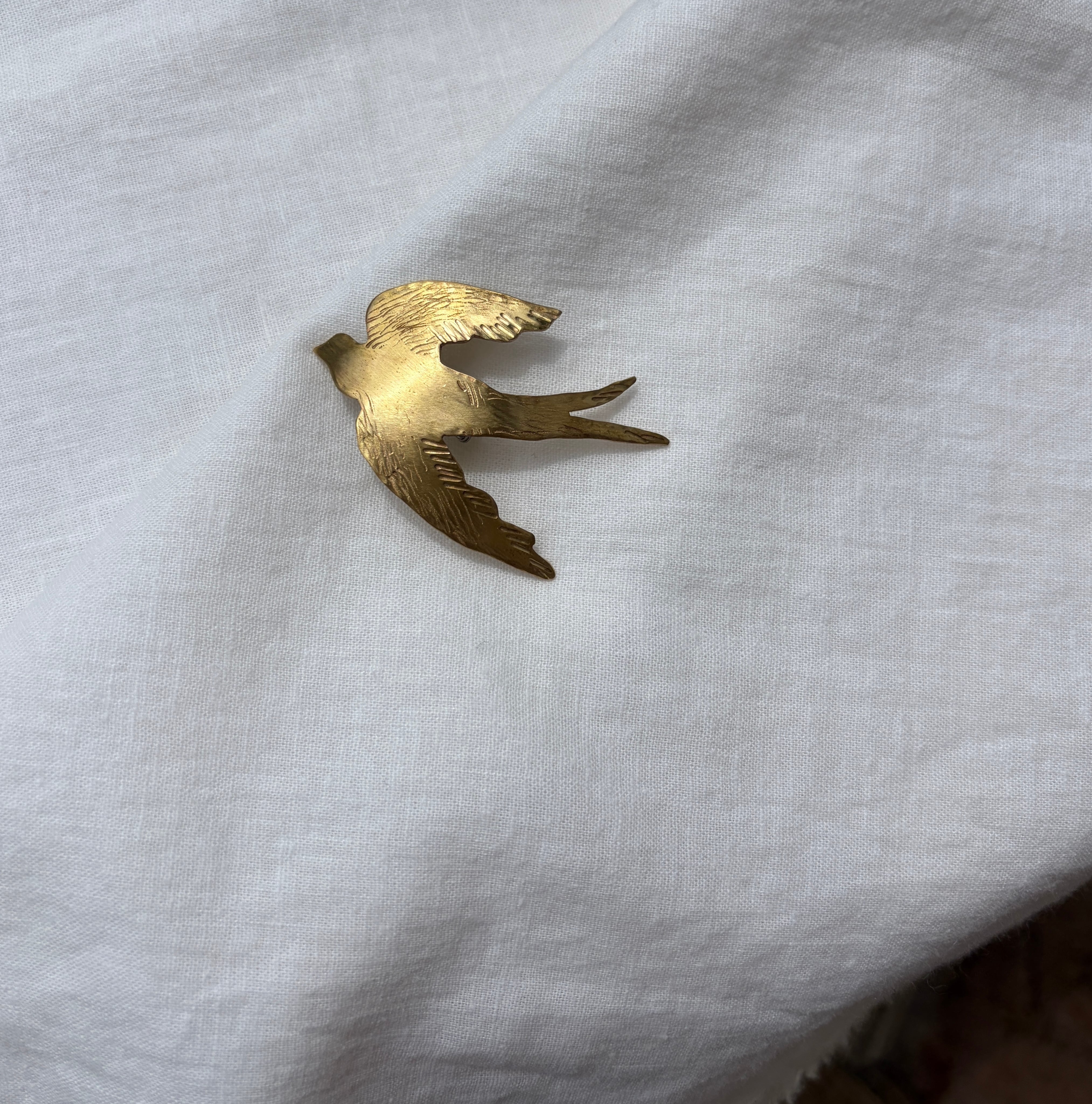 Trovelore 刺繍ブローチFLYING SWALLOW (TRB012) | PAY ID