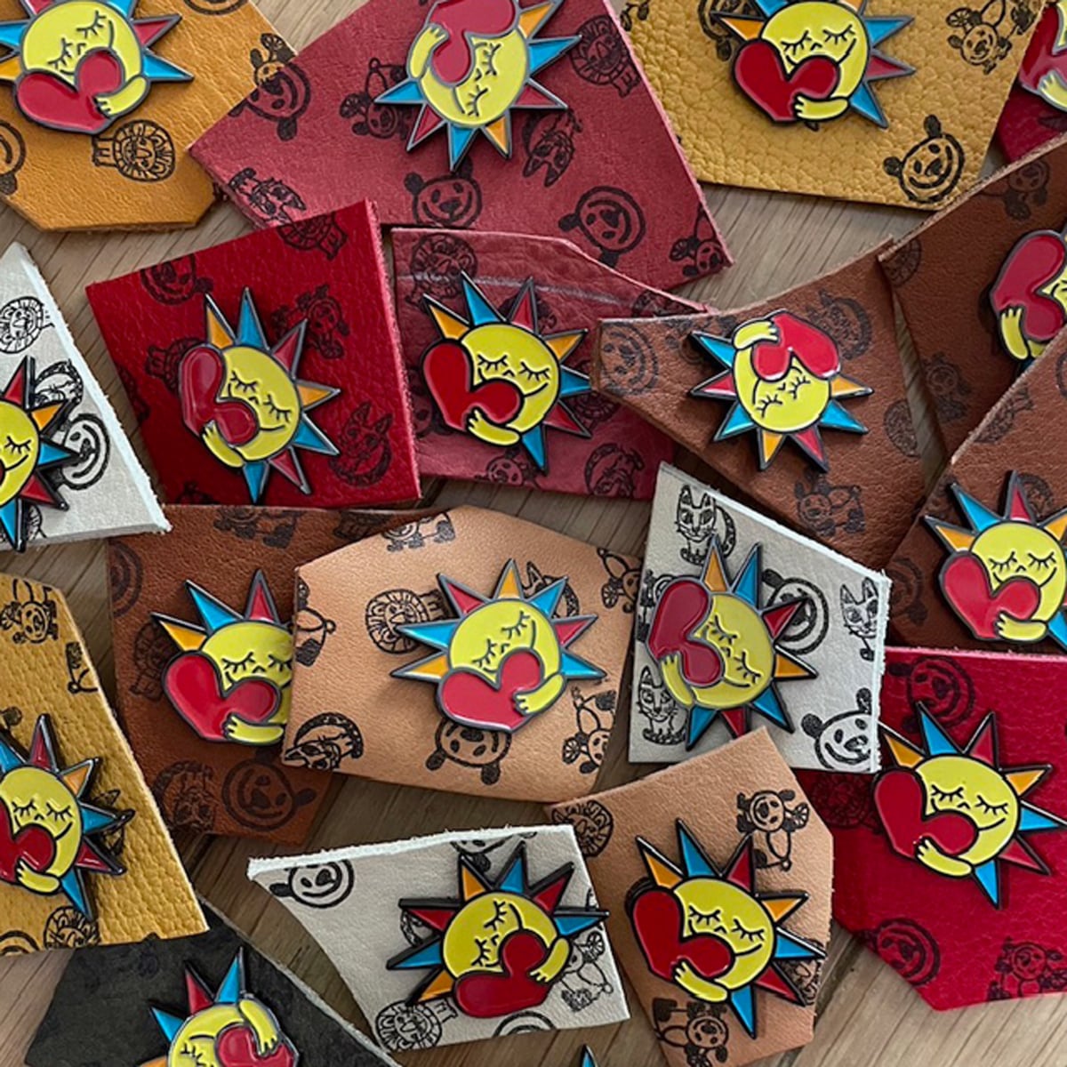 ピンバッジ　いろいろ 太陽ピンバッチ | KAO KAO PANDA STUDIO NET SHOP