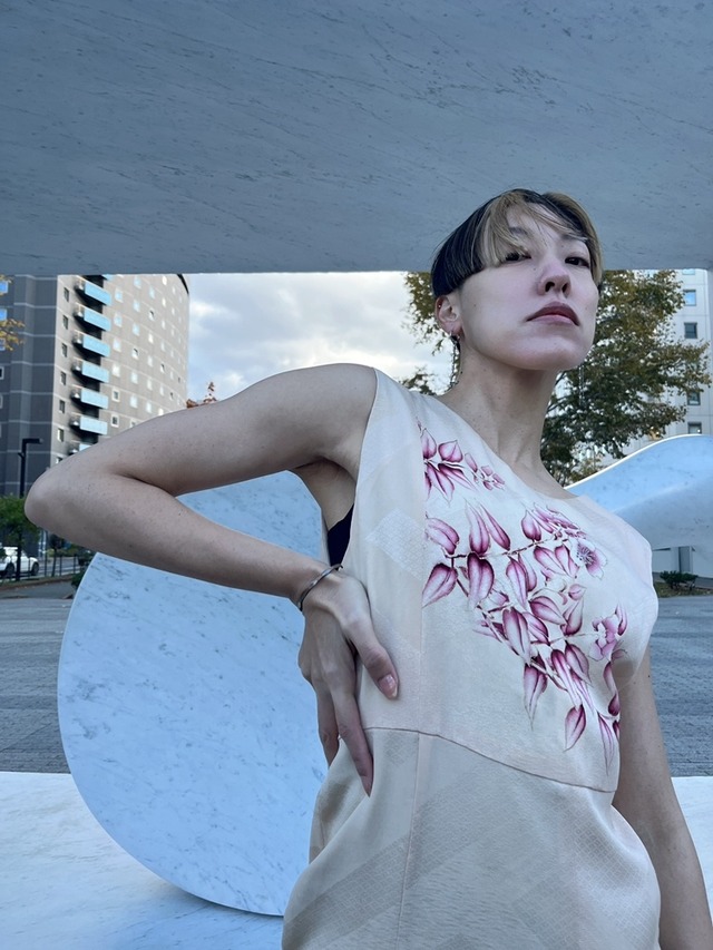 ワンピース　着物リメイク　1点もの　ベージュ　薄ピンク　ベージュピンク　ピンク　マイルド　　絹　正絹　シルク　高級感　20代　30代　40代　50代　60代