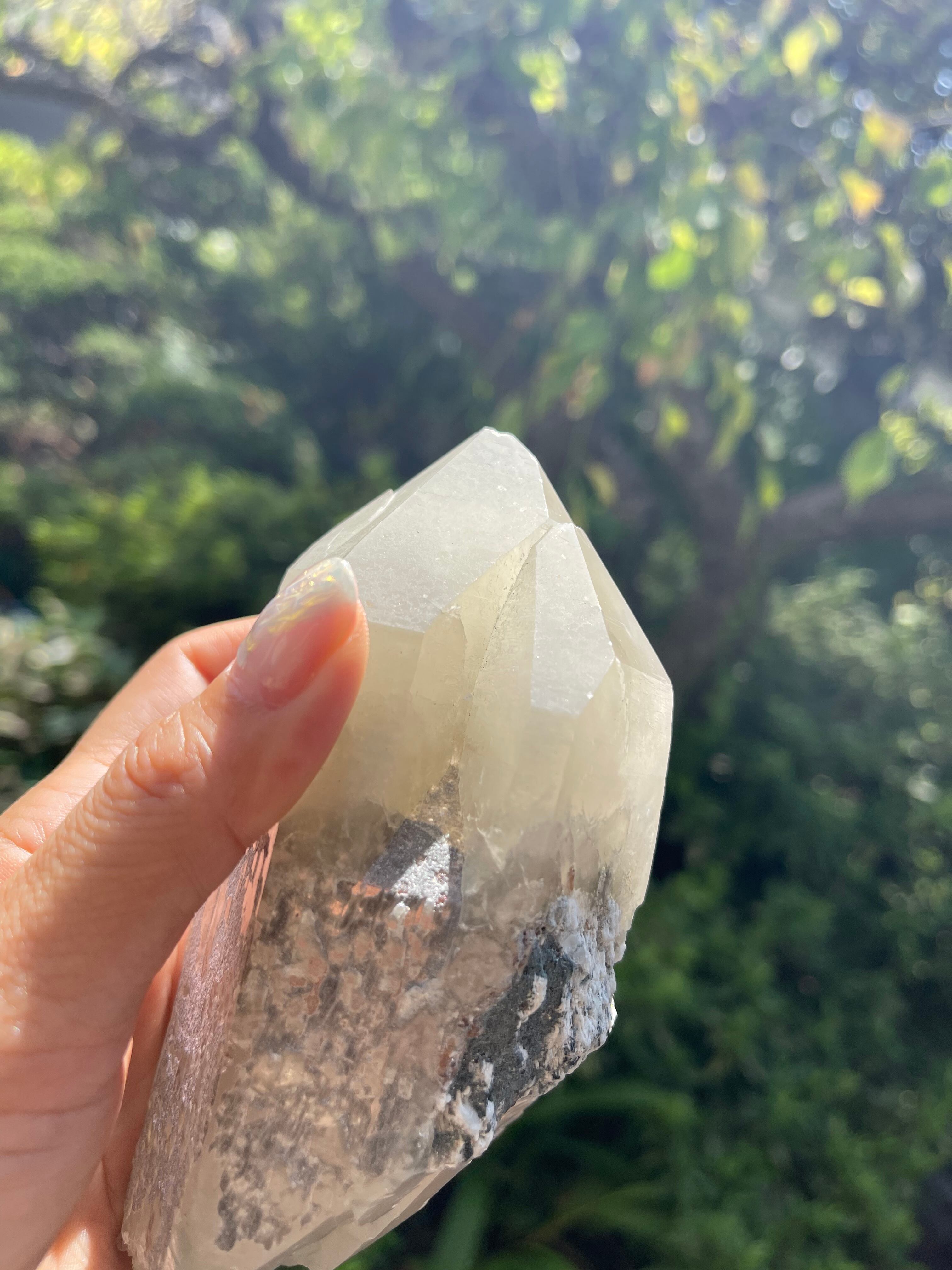 Mt.Roundu white head quartz
