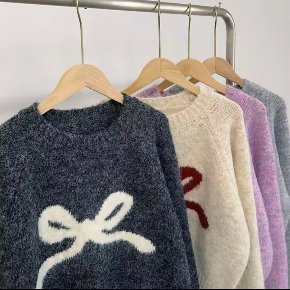 クルーネックリボンニット