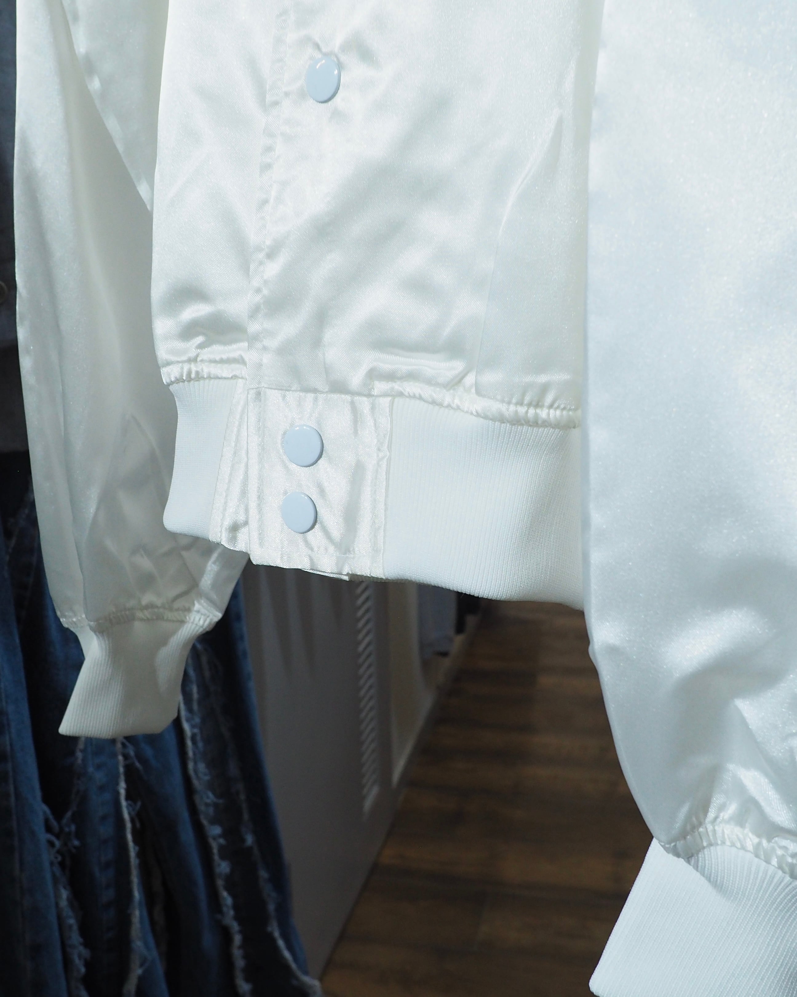 " 珍品 - サッポロ黒ラベル " Logo printed vintage White Coach jacket