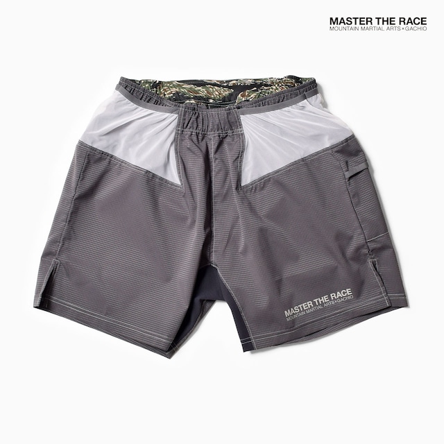 MMA（マウンテンマーシャルアーツ）MMA GACHIO “MASTER THE RACE” Multi Pocket Run Shorts - Charcoal (19)　ランニングショーツ ユニセックス
