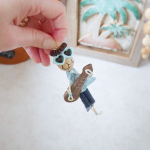 【ウクレレドール】ククイナッツ　ウクレレボーイ　ハワイアンクラフト　(moana）