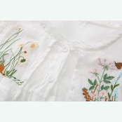 【2color】草花のささやきに包まれて – 手刺繍レースカラーブラウス 《Y0225》