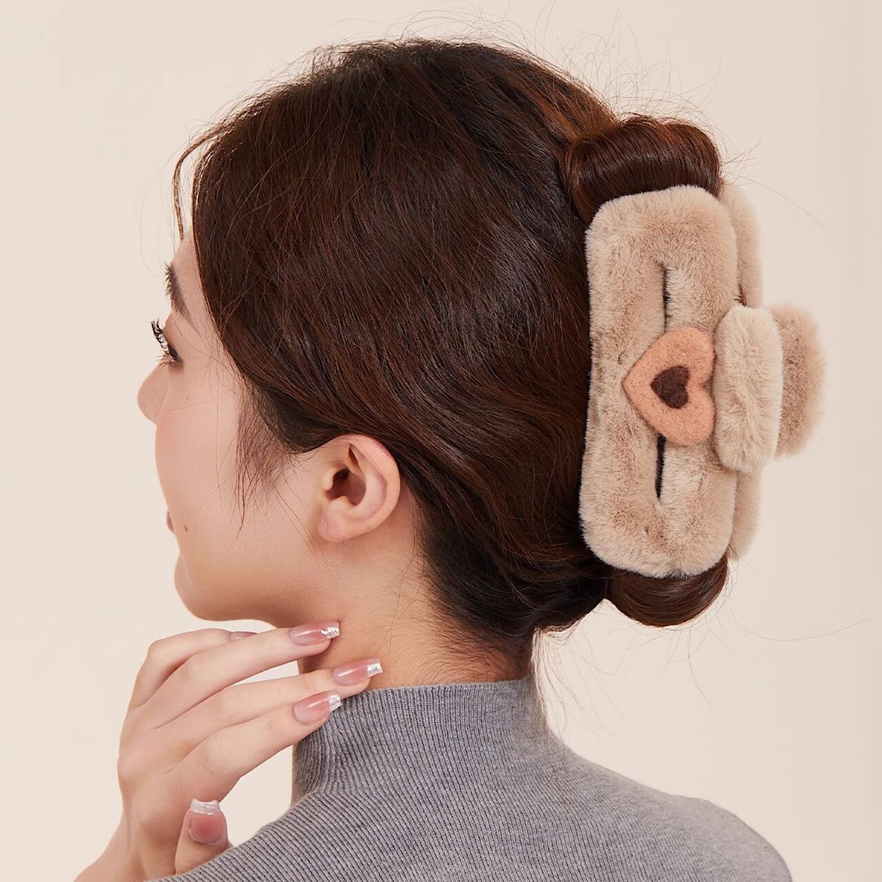 ヘアクリップ かわいい もふもふ ハート 布地 バンスクリップ | FANCY