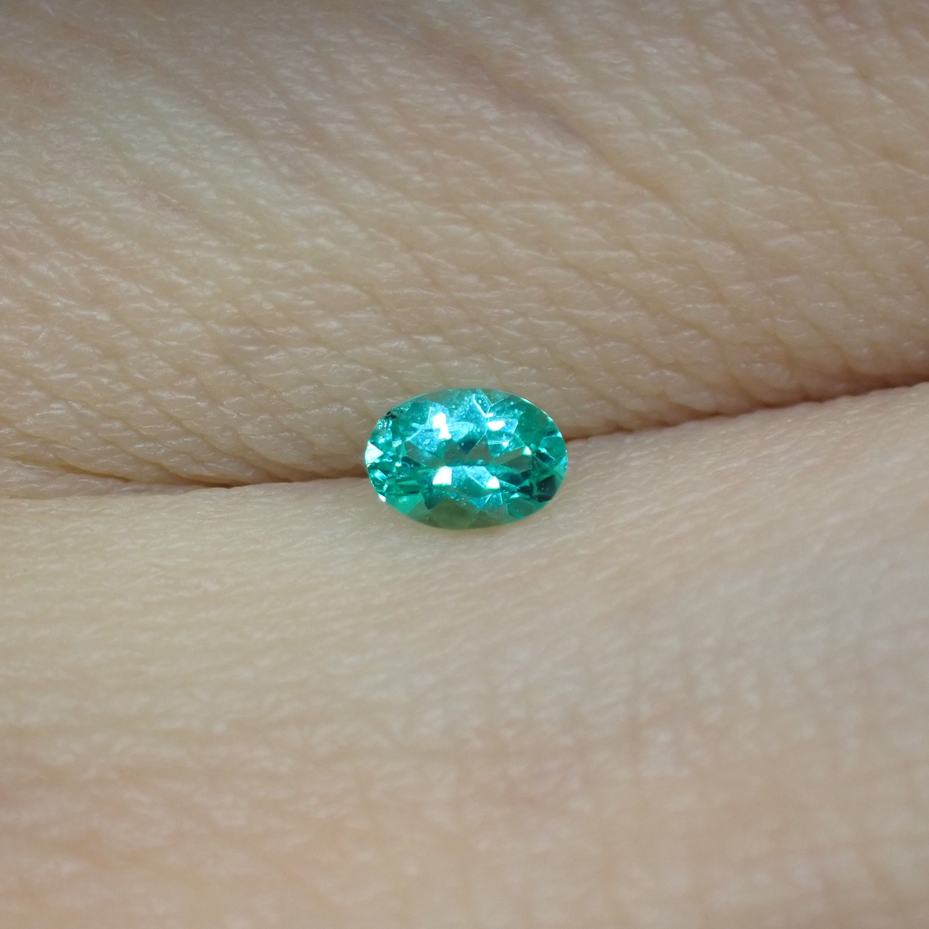 ネオン感◎美しいブルーグリーン！非加熱パライバトルマリン 0.1ct 