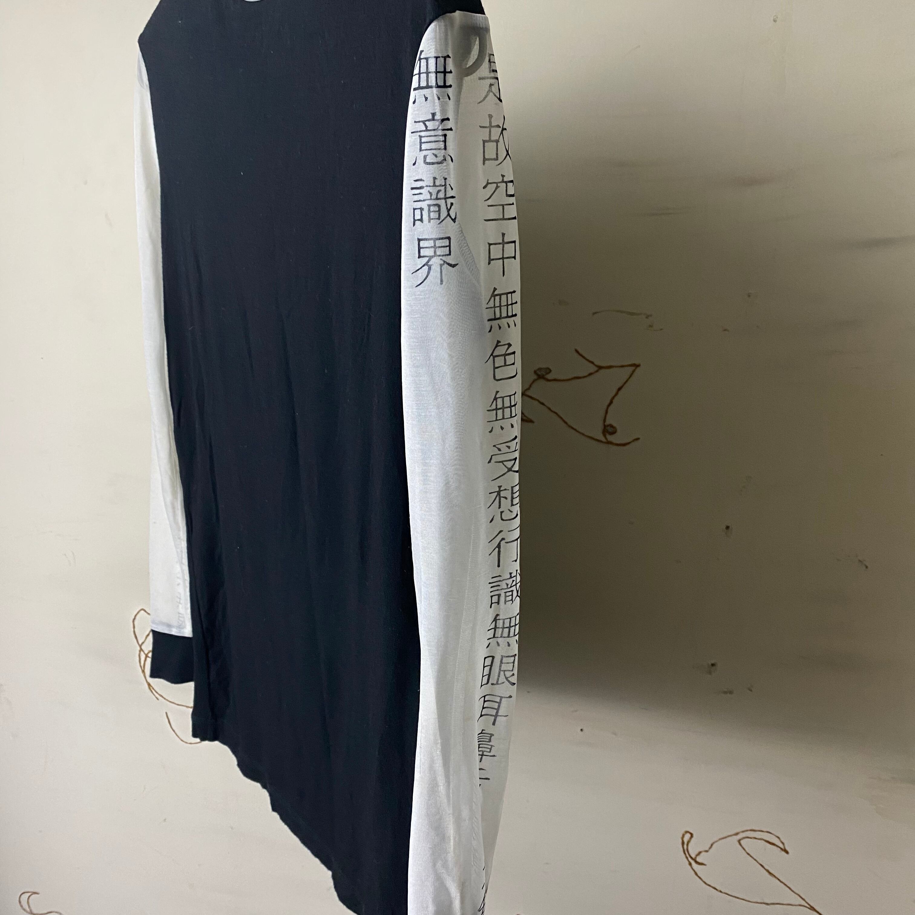 YOHJI YAMAMOTO hi-neck pullover “般若心経” | NOIR ONLINE