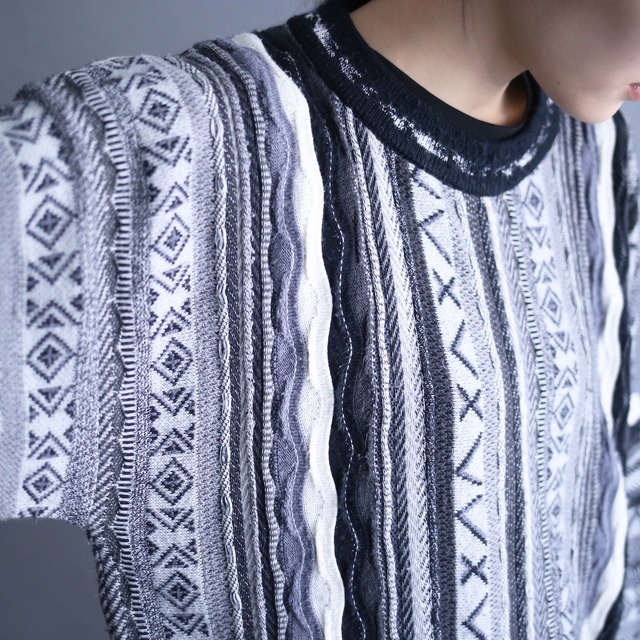 monotone 3D knit pattern loose silhouette sweater