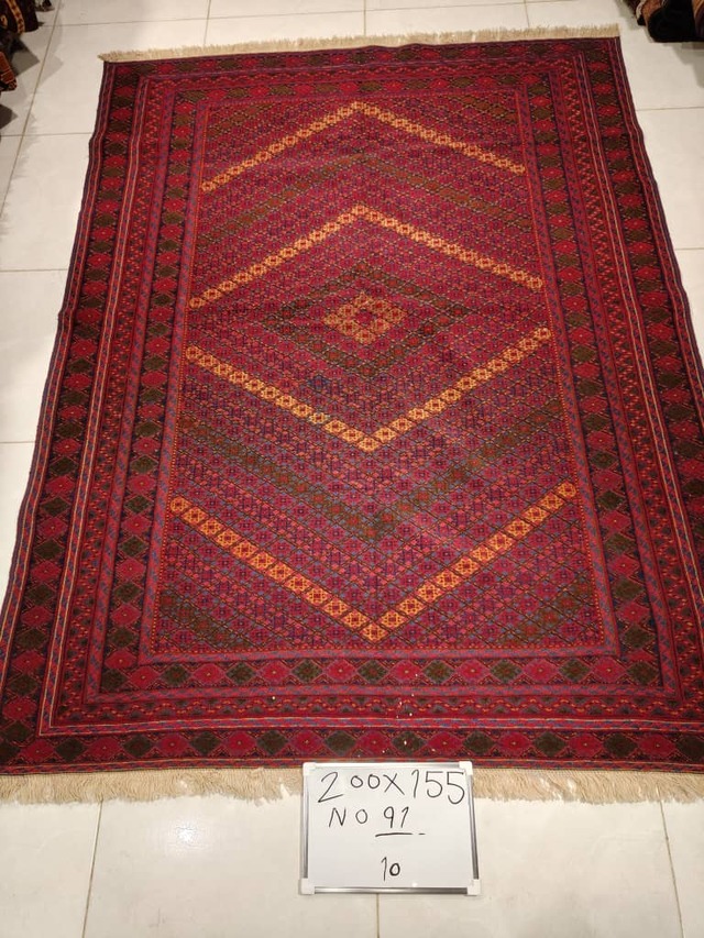 絨毯クエスト68【No.91】 ※現在、こちらの商品はイランに置いてあります。ご希望の方は先ずは在庫のご確認をお願いします。