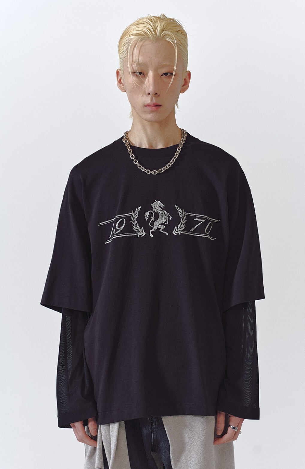 ☆TXT ヒュニンカイ 着用！！【MMIC】Laurel T-shirt black | もごつ