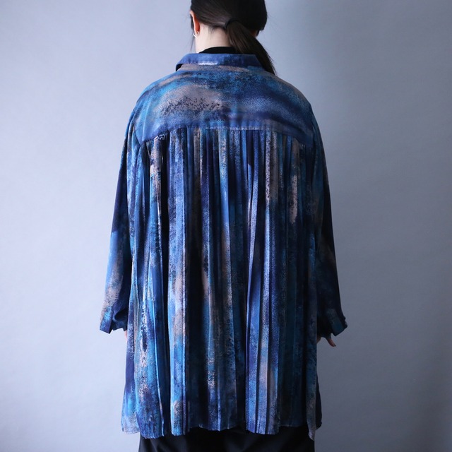 back accordion pleats design blue abstract painting over silhouette shirt