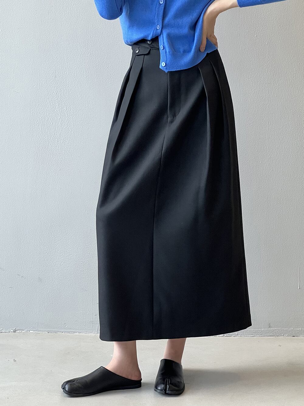 タックボタンロングスカート
