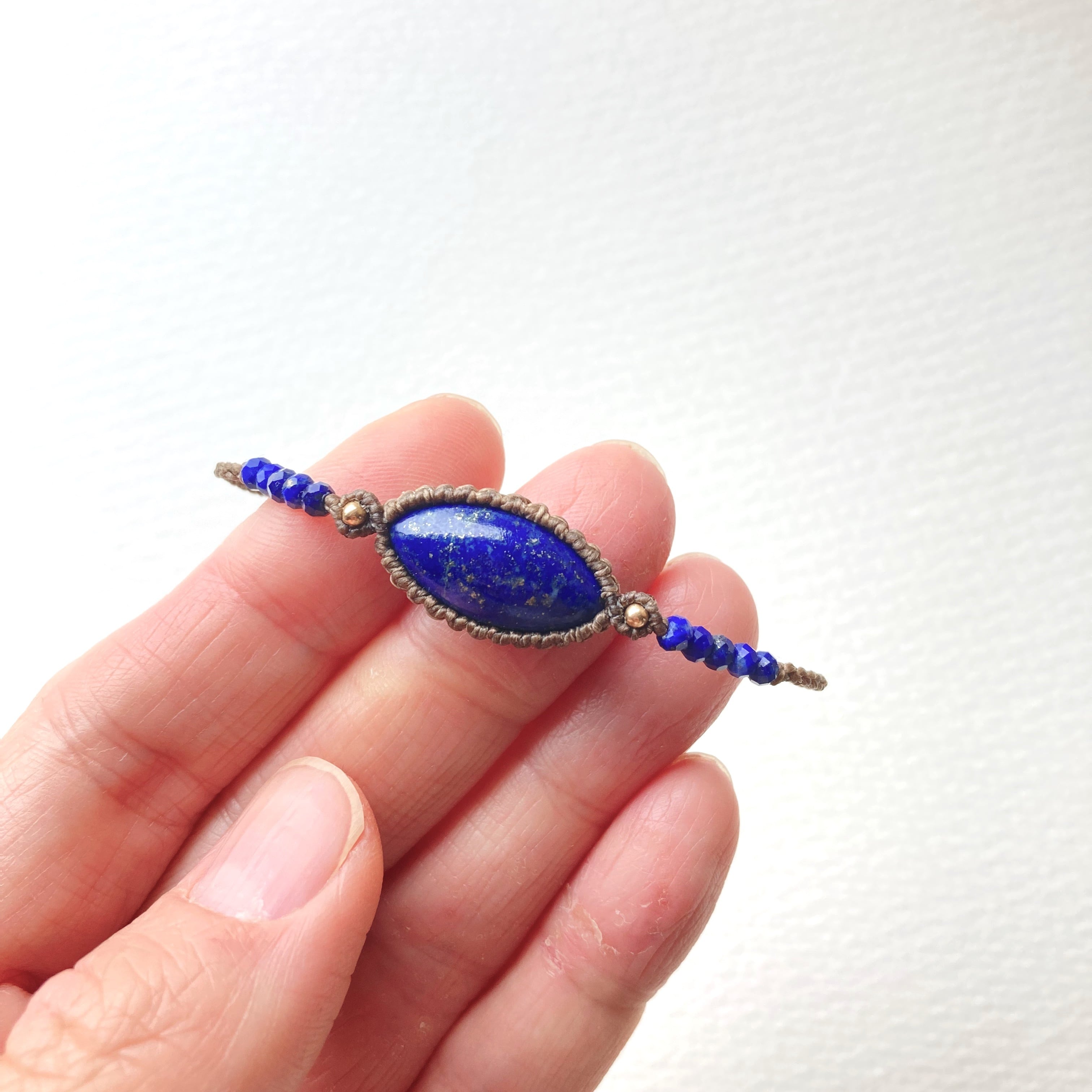 ラピスラズリのマクラメ編み 天然石ブレスレット | SHANTi WALA