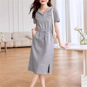 【送料無料】 ワンピース ロングワンピ ロング 袖あり 半袖 Vネック フード付き Aライン フレア 薄手生地 可愛い 大人可愛い きれいめ シンプル カジュアル コンサバ おしゃれ お洒落 無地 夏 レディース 女性用 ママ 20代 30代 40代 デート お出かけ 女子会 お呼ばれ 休日 お茶会 授業参観 着回し 普段使い ファッション コーデ スタイル 楽ちん 体型カバー 美脚 脚長 定番 プチプラ 着痩せ