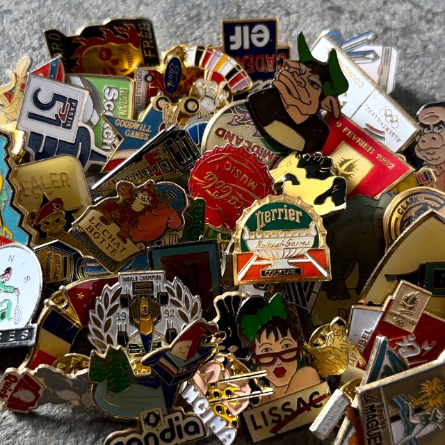 50個  フランス雑貨 ヴィンテージ  ピンバッジ ピンズ France pins  Pin badge vintage 古着 通販 リメイク ブローチ  アタッチメント付属 雑貨 2604011-2605027-24