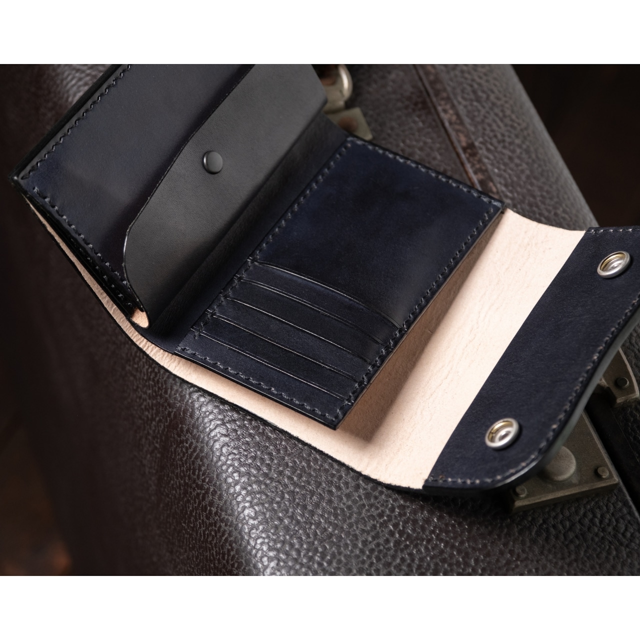 HAND MIDDLE WALLET 隠しボタン