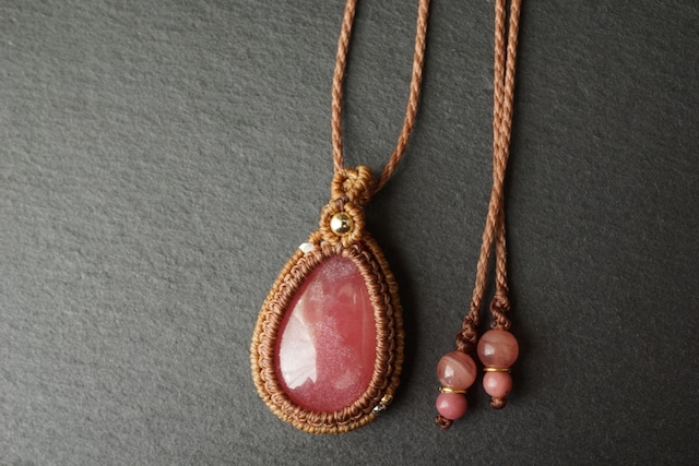 アルゼンチン産ロードクロサイト(インカローズ)のマクラメネックレス - early spring -【一点物】