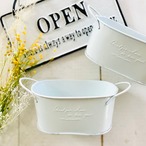 真っ白なブリキポット