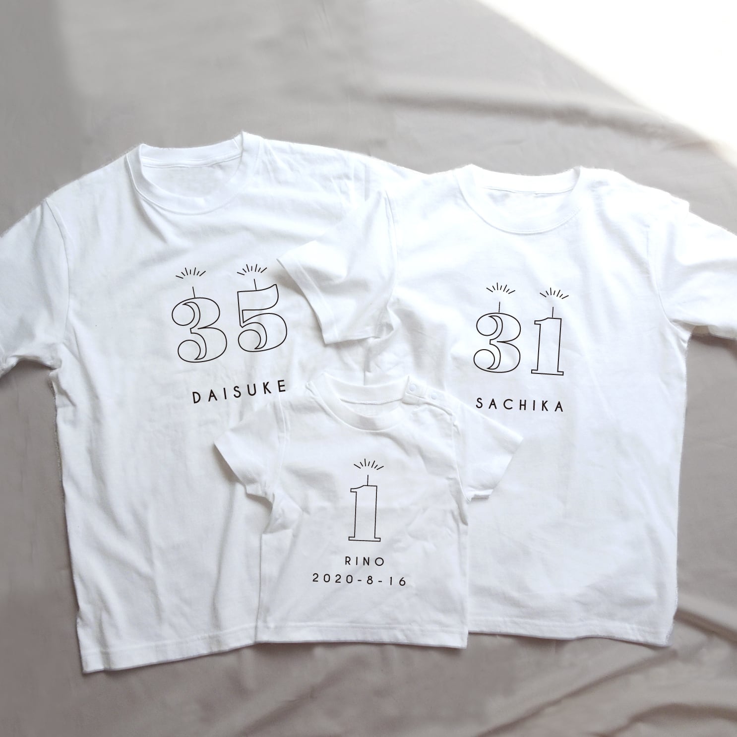 年齢＆名前入り ファミリーTシャツのセット outline 親子/家族の記念撮影に♡ 誕生日 バースデー