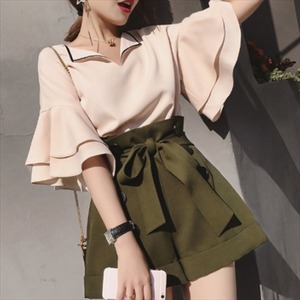 【送料無料】 パンツ ボトムス ショートパンツ 3色 上下セット セットアイテム トップス付き ブラウス フレアスリーブ 半袖 フレア Aライン フレアパンツ ミニ リボン ハイウエスト かわいい 大人可愛い 大人女子 シンプル カジュアル 上品 おしゃれ お洒落 こなれ感 ラフ エレガント コンサバ 着痩せ レディライク ガーリー系 無地 春 夏 20代 30代 レディース 女性用 ママ ママ服 デート お出かけ 女子会 お呼ばれ 休日 お茶会 授業参観 着回し 韓国 オルチャン ファッション