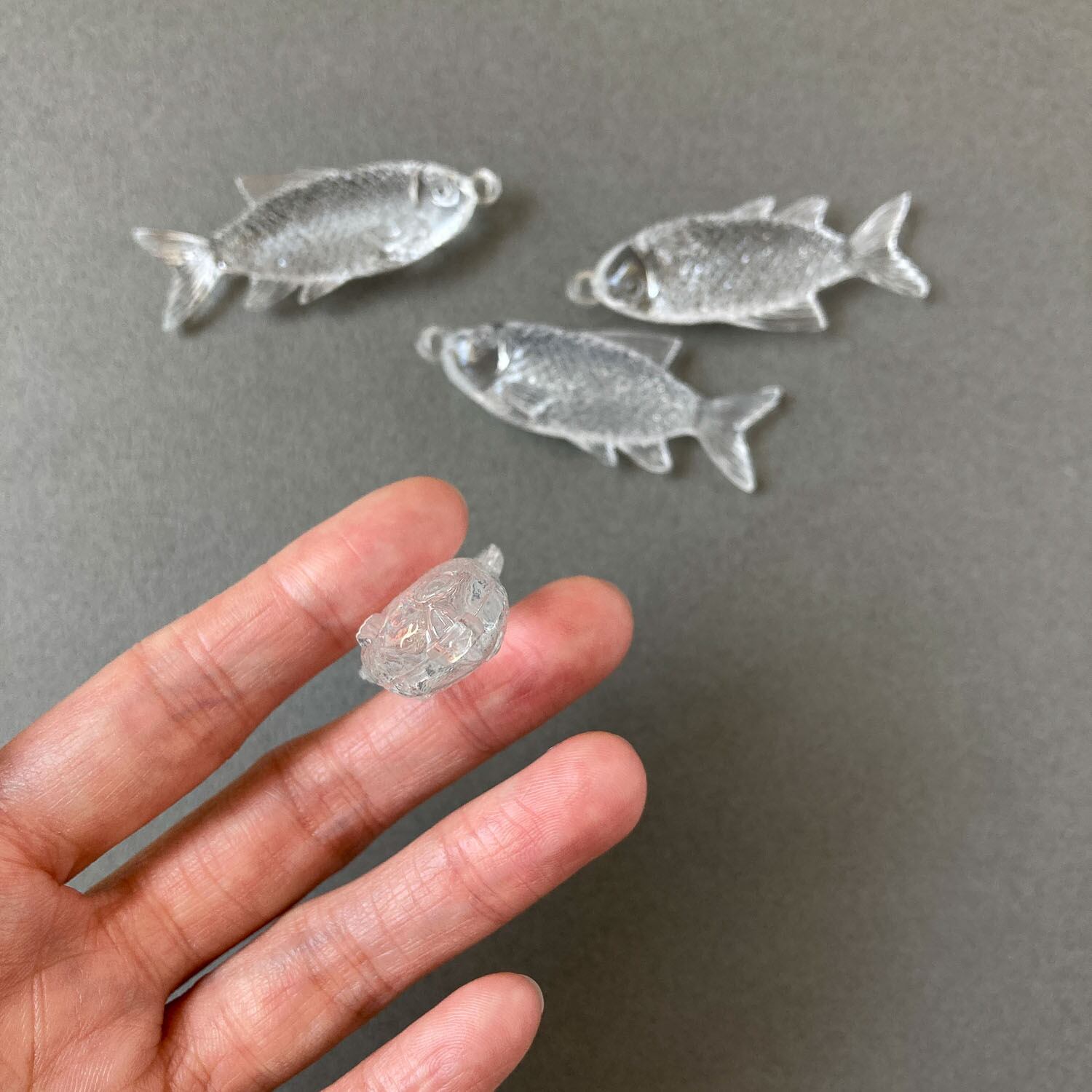 再入荷〉クリア魚の立体チャーム | Dua-アクセサリーパーツショップ