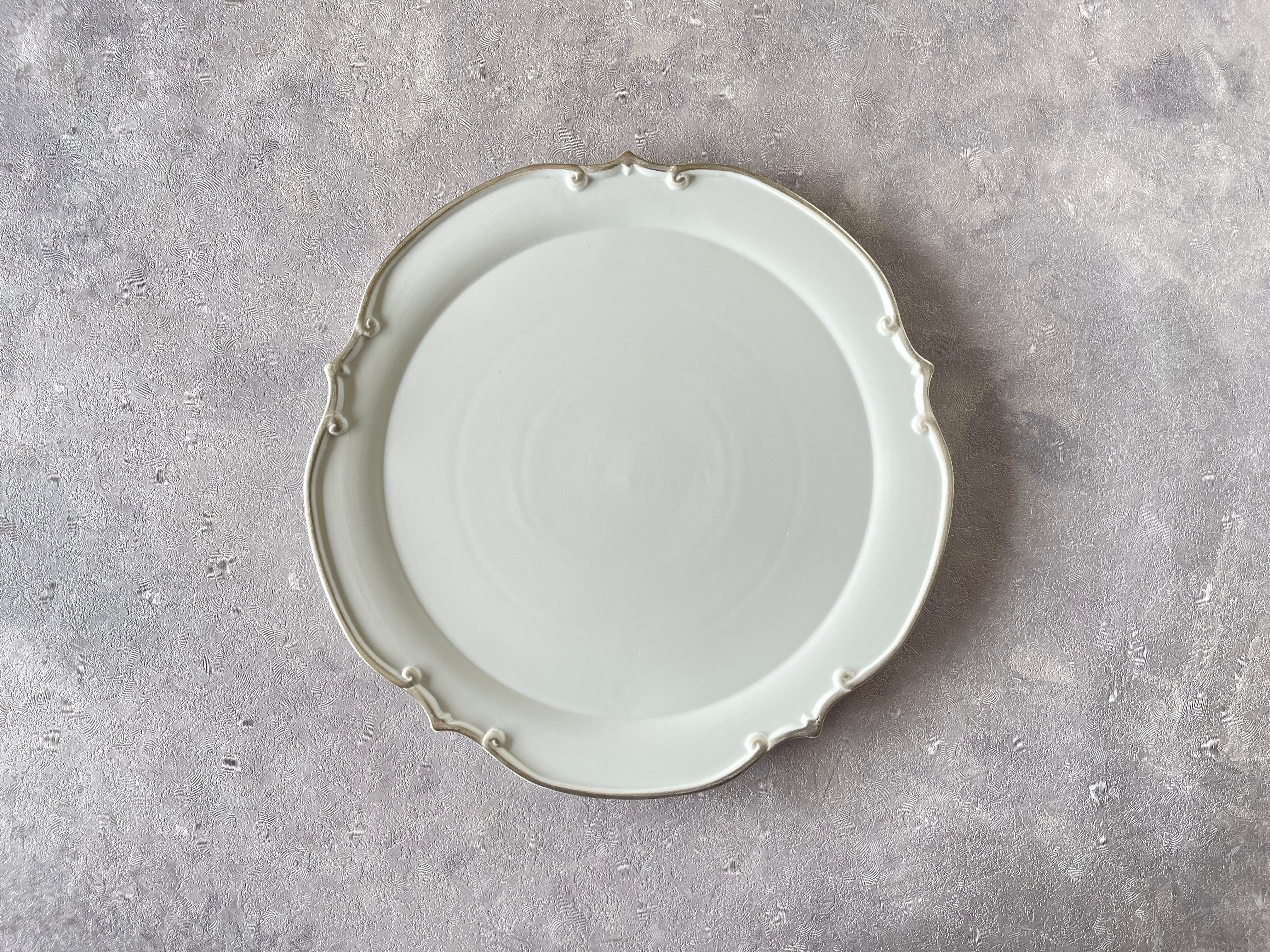 有田焼 福泉窯 レリーフ8寸プレート / 薄白釉縁銀彩(シルバー) 25cm