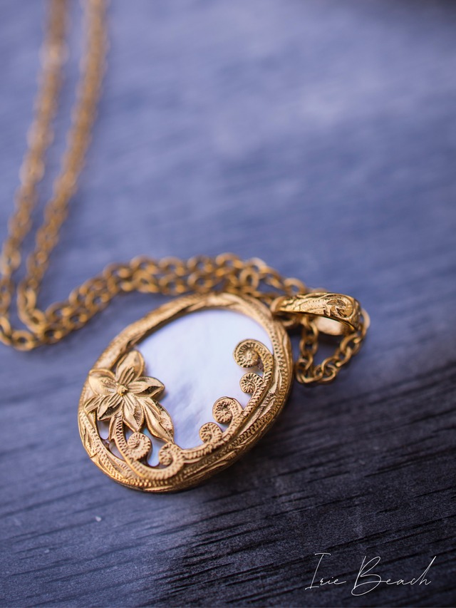 oval shell plate necklace