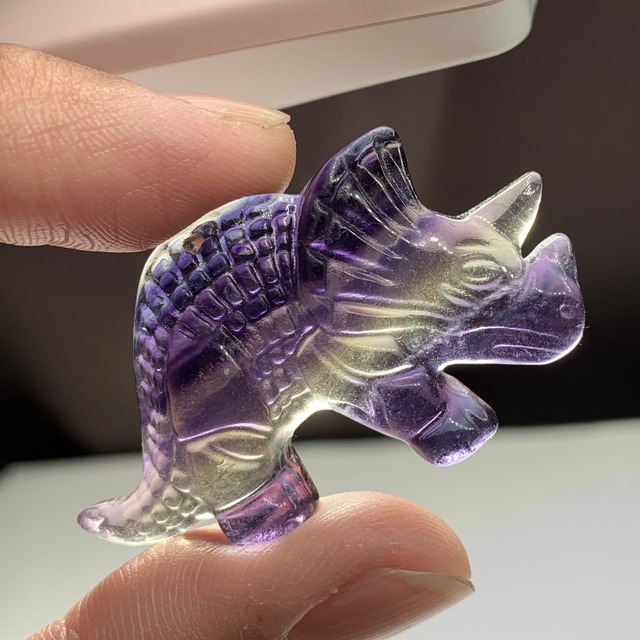 4.恐竜・トリケラトプス☆フローライトペンダントトップ